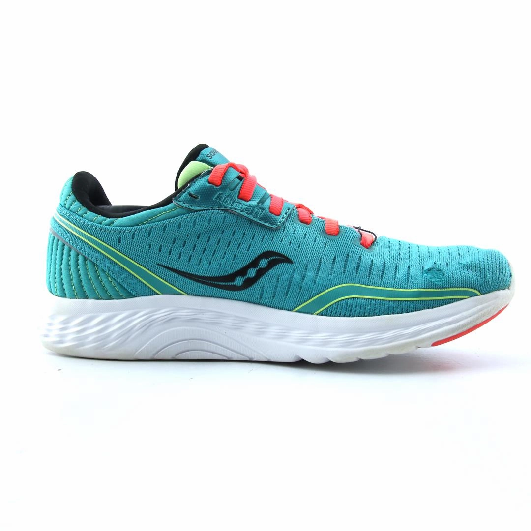 SAUCONY KINVARA 11 Saucony running shoe close-ups