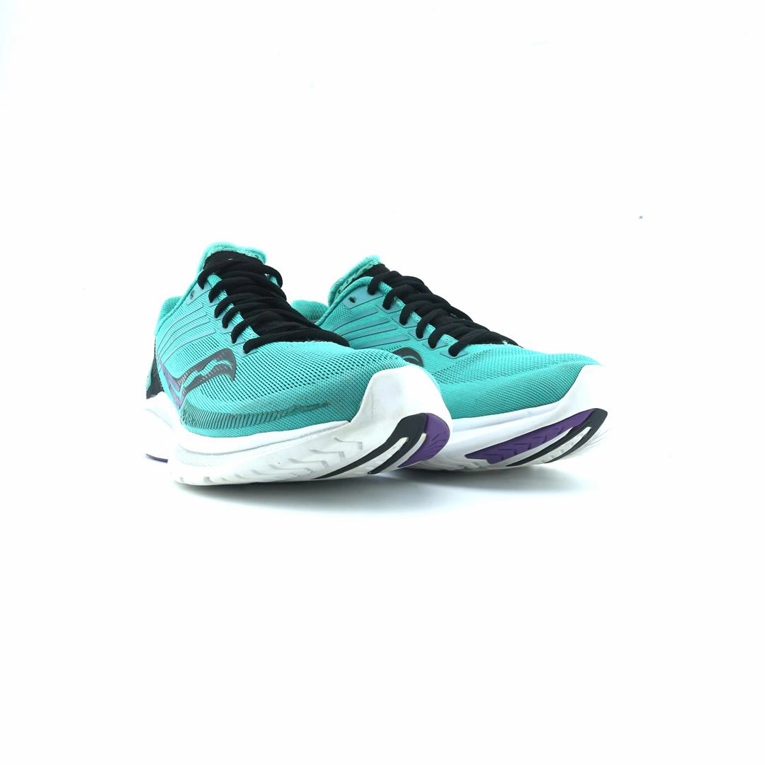 SAUCONY KINVARA 12 Saucony running shoe close-ups