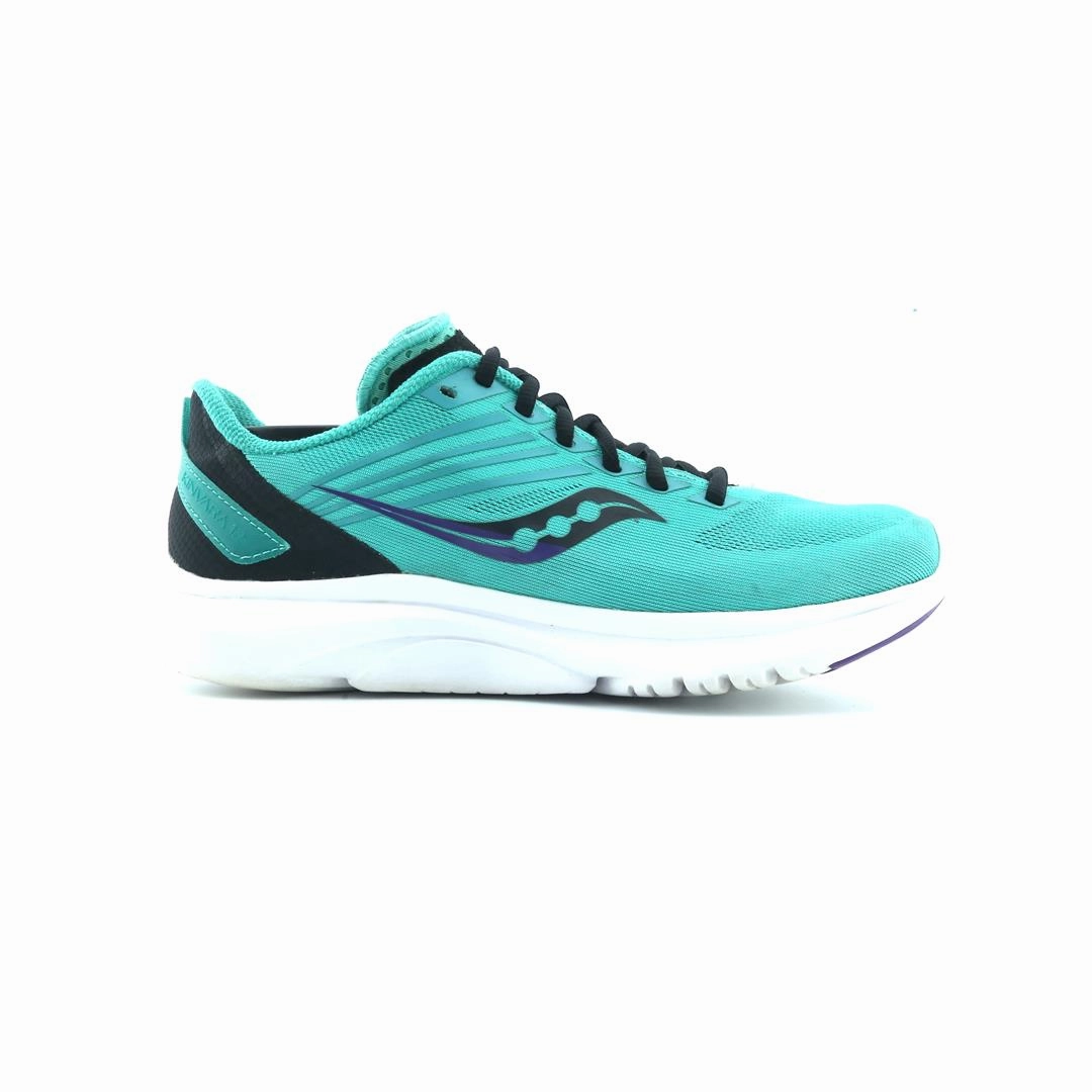 SAUCONY KINVARA 12 Saucony running shoe close-ups