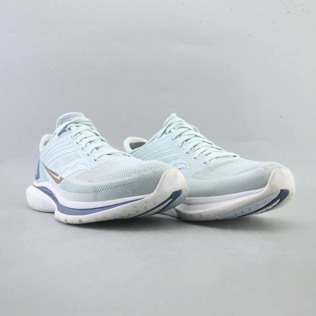 SAUCONY KINVARA 12 Saucony running shoe close-ups