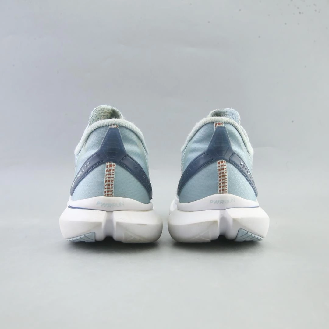 SAUCONY KINVARA 12 Saucony running shoe close-ups
