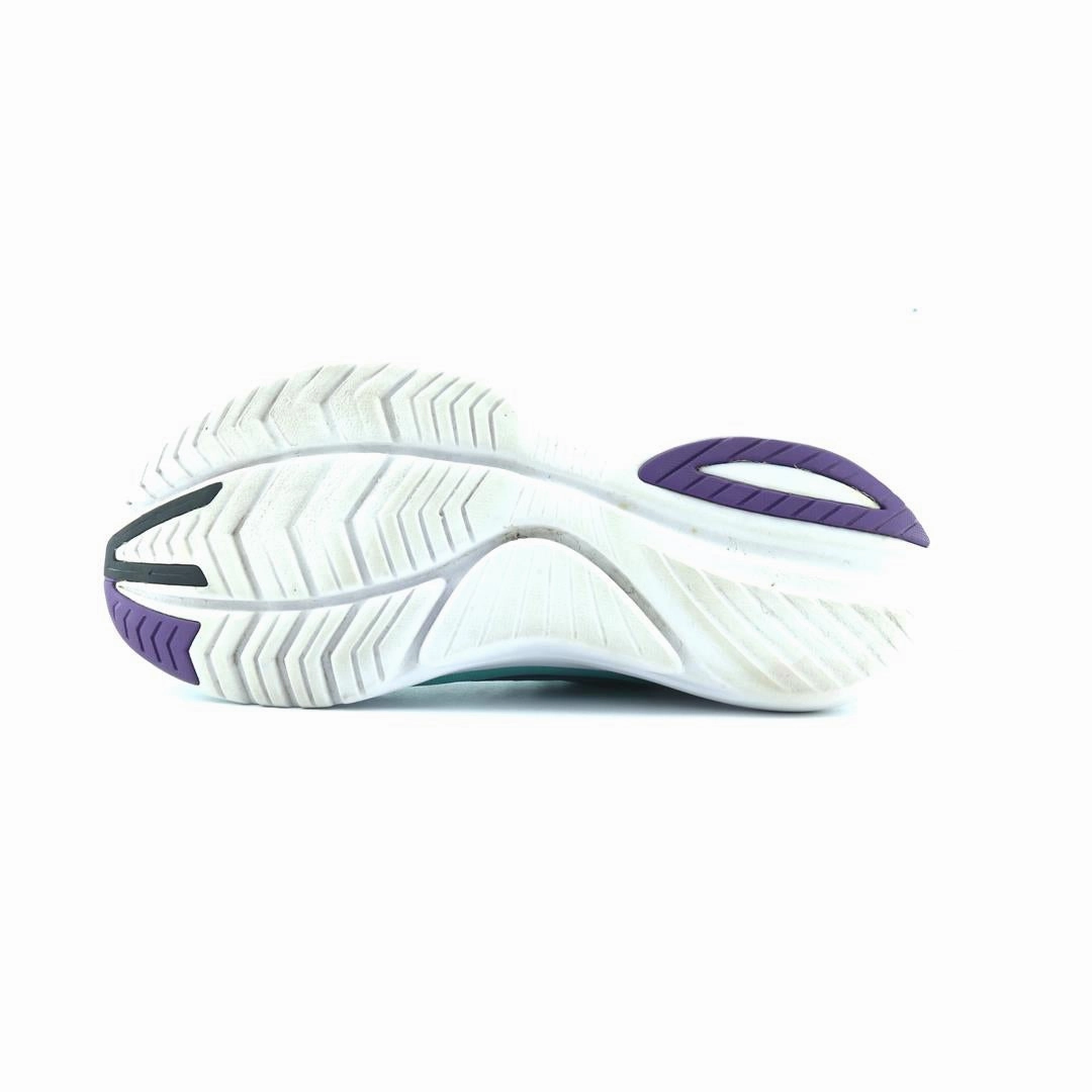 SAUCONY KINVARA 12 Saucony running shoe close-ups