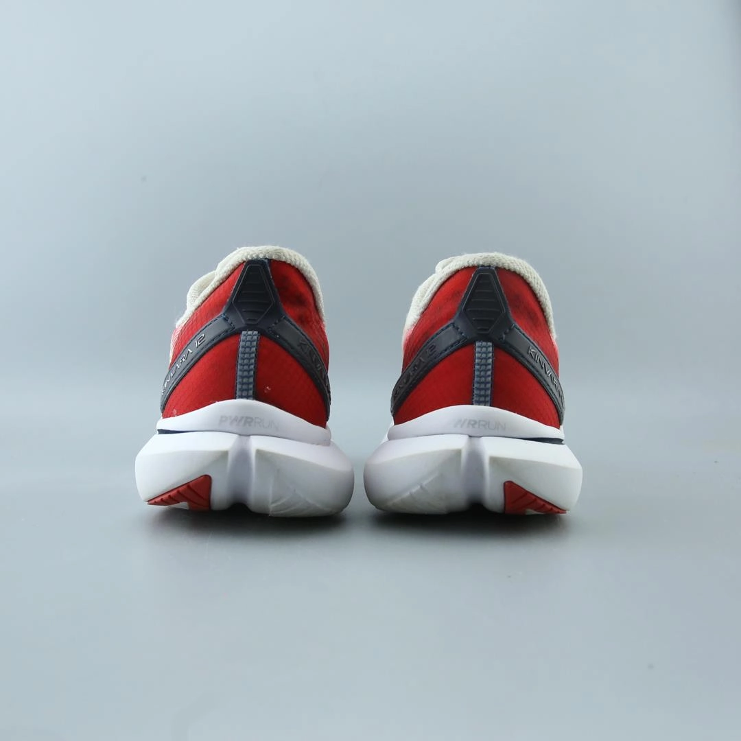 SAUCONY KINVARA 12 Saucony running shoe close-ups