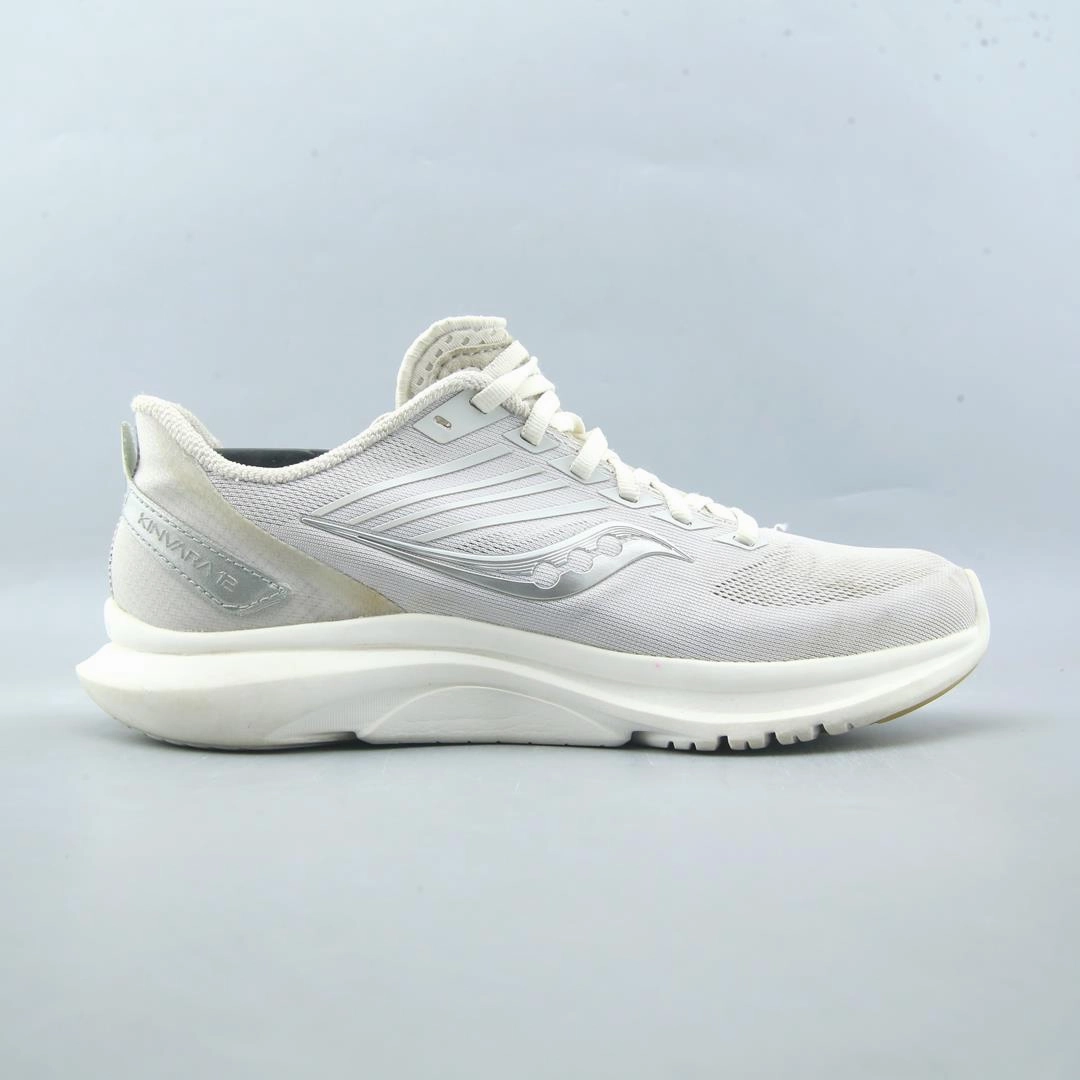 SAUCONY KINVARA 12 Saucony running shoe close-ups