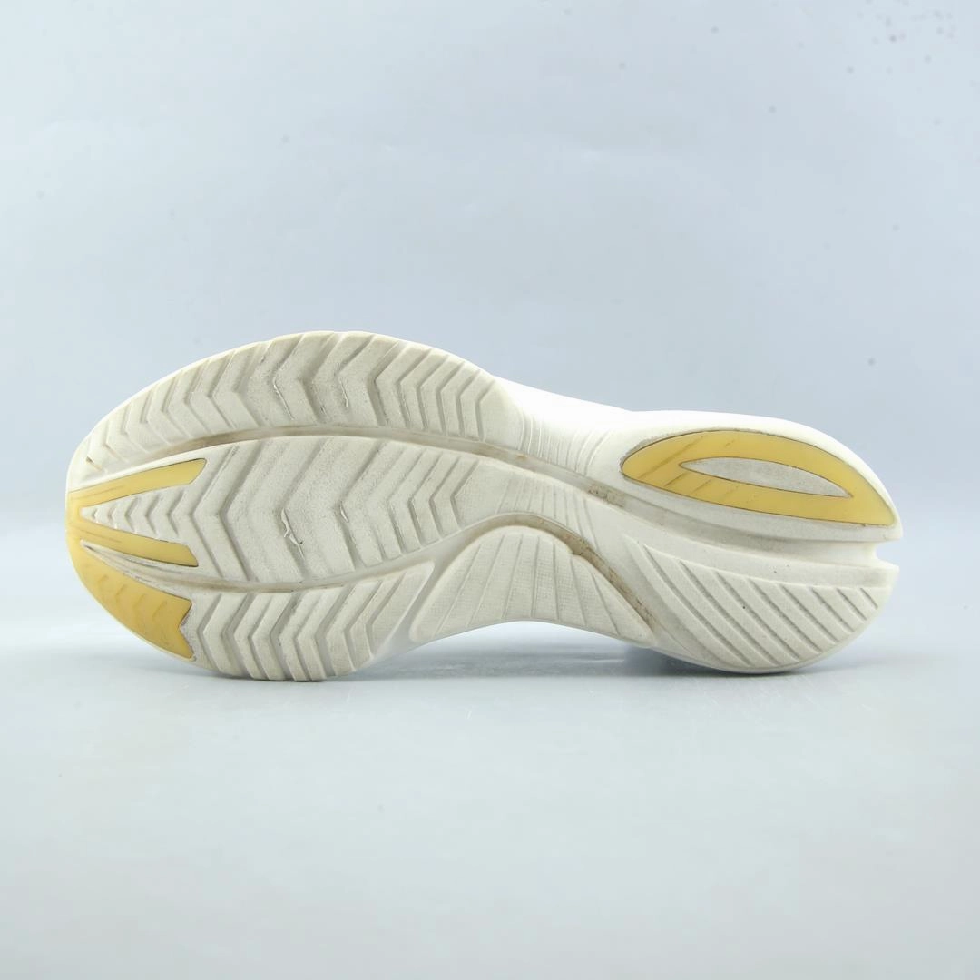 SAUCONY KINVARA 12 Saucony running shoe close-ups