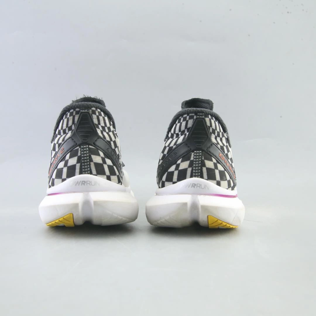 SAUCONY KINVARA 12 Saucony sport shoe imagery