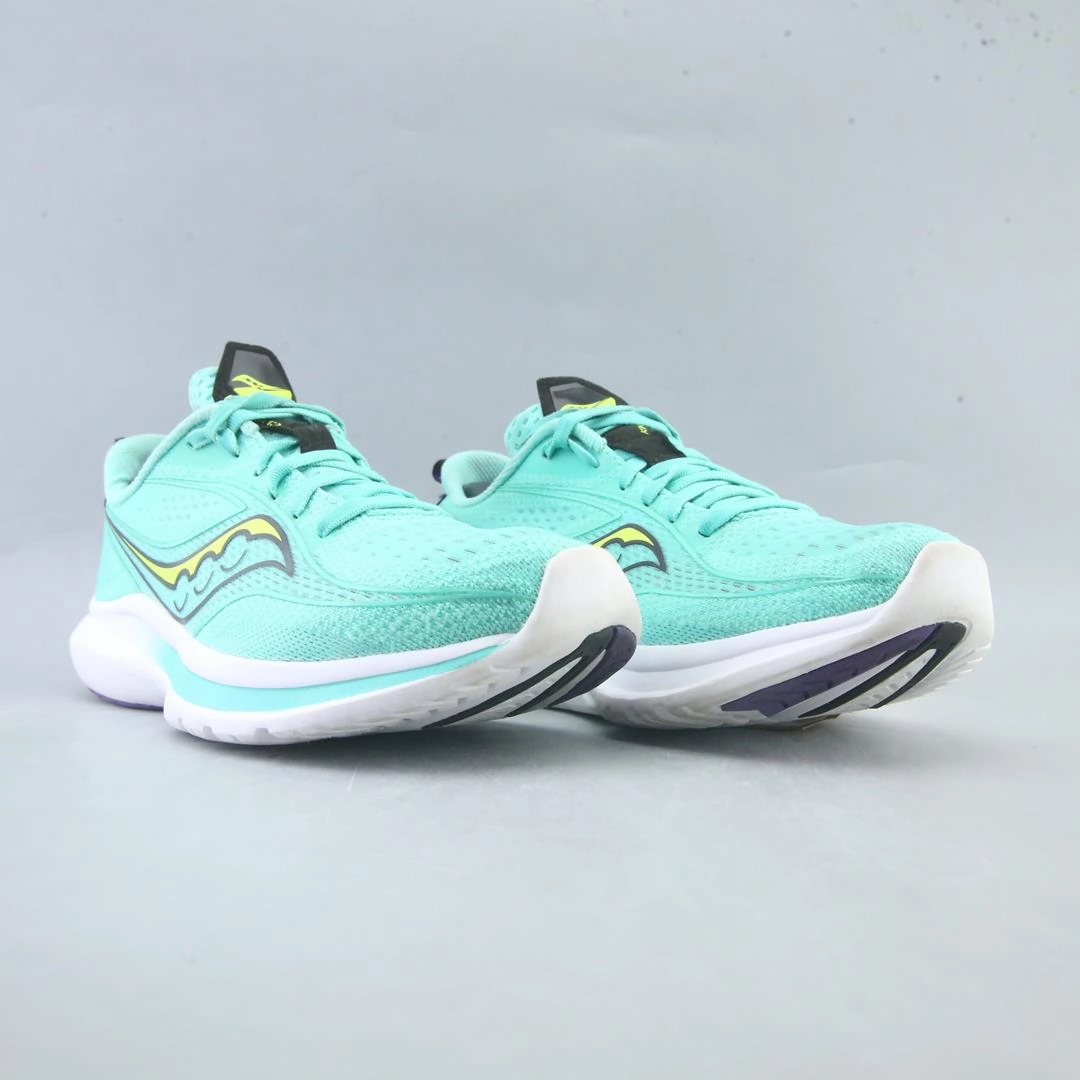 SAUCONY KINVARA 13 Saucony running shoe close-ups