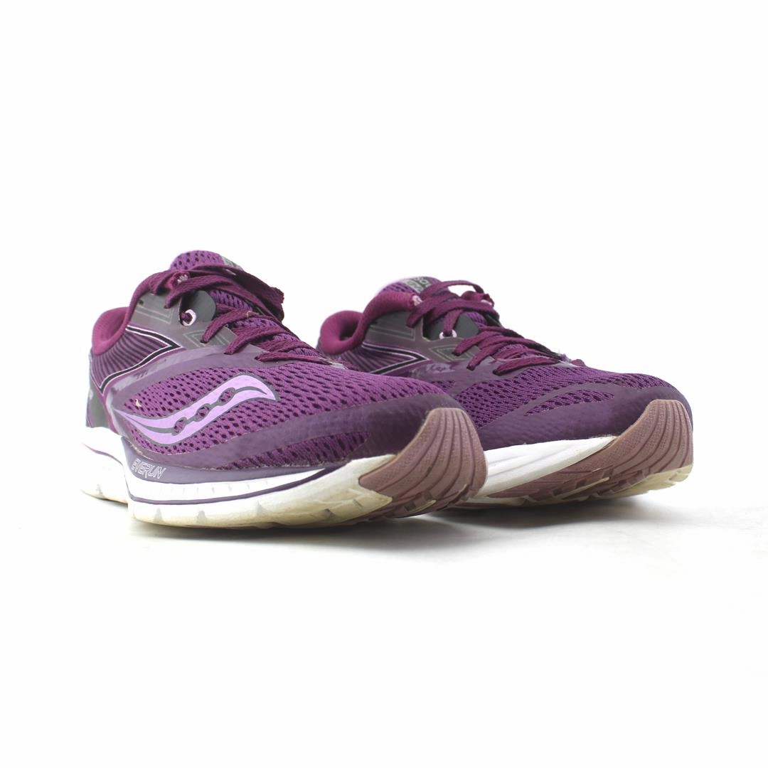 SAUCONY KINVARA 9 Saucony casual footwear looks