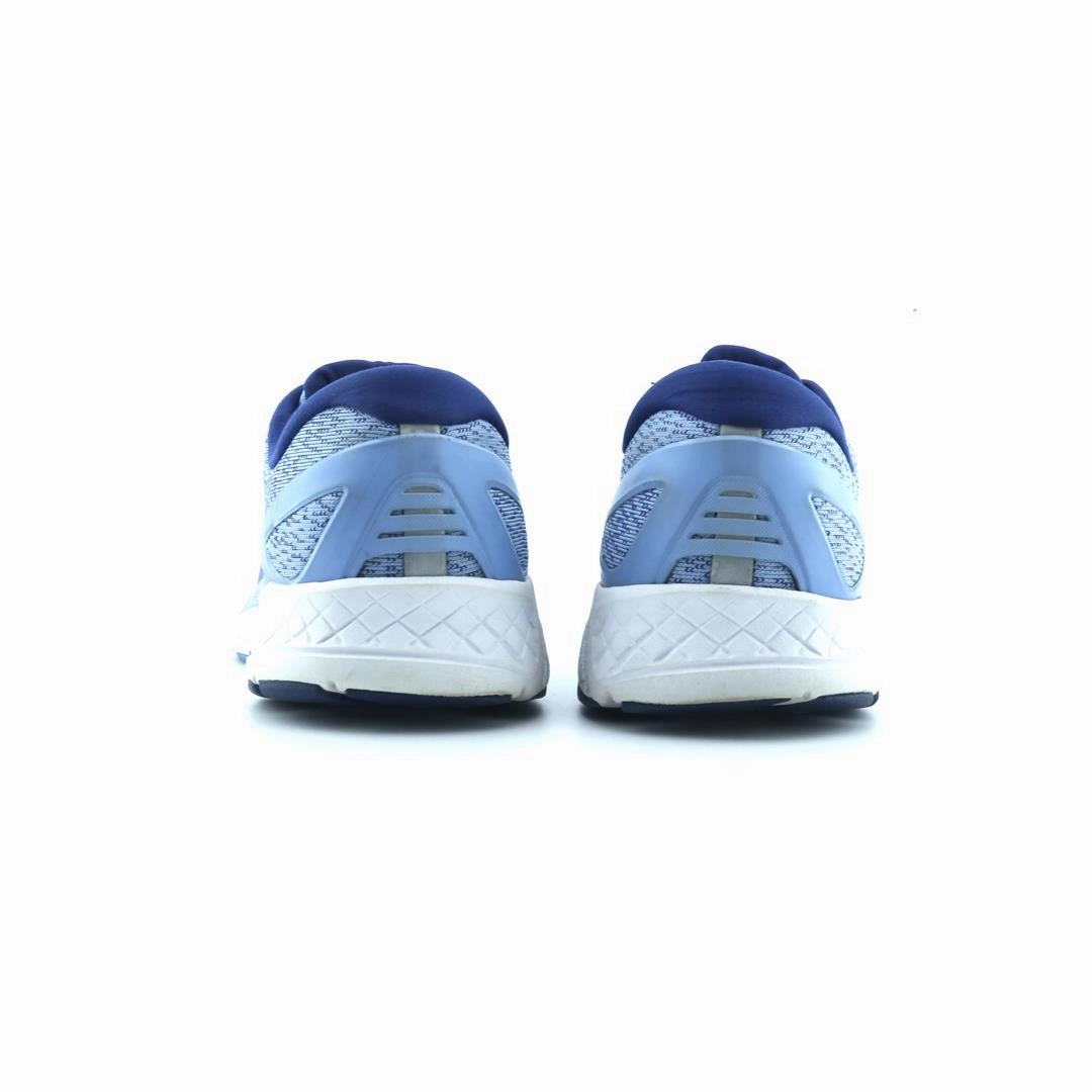 SAUCONY OMNI ISO Saucony running shoe close-ups