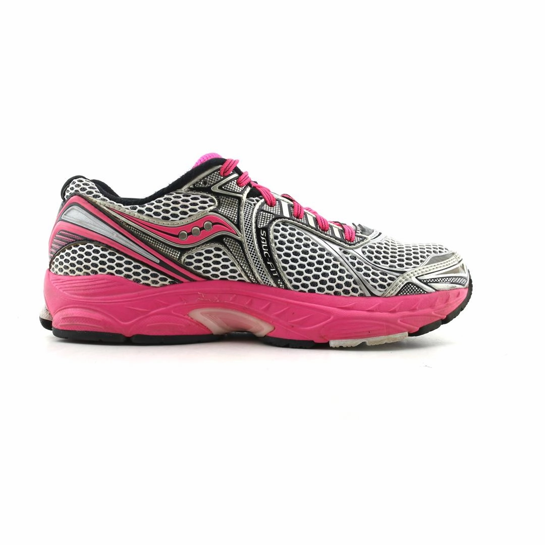 SAUCONY POWERGRID TRIUMPH 9 Saucony casual footwear looks