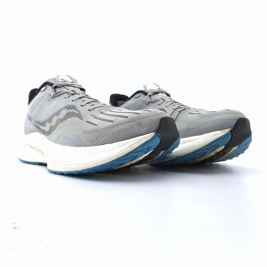 SAUCONY TEMPUS Saucony running shoe close-ups