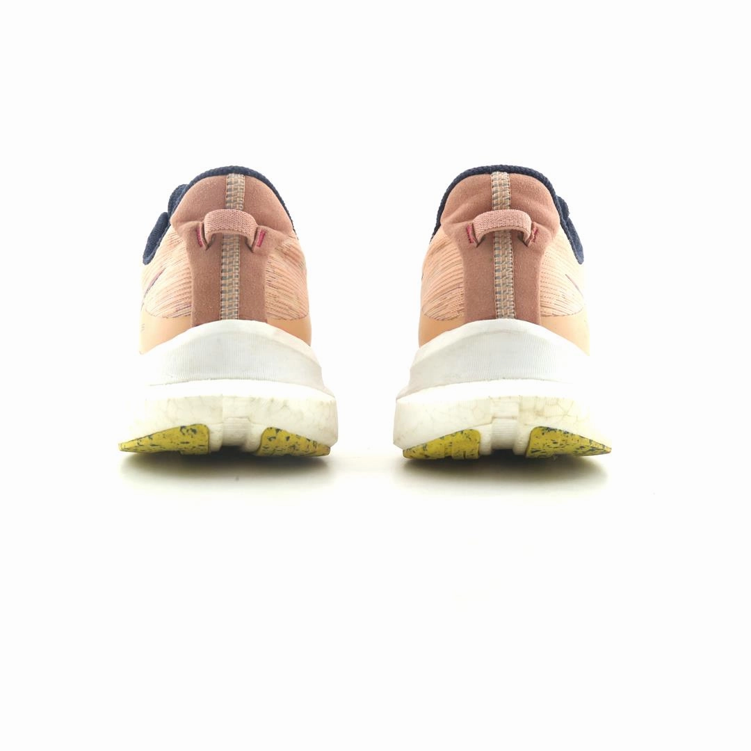 SAUCONY TEMPUS Saucony running shoe close-ups