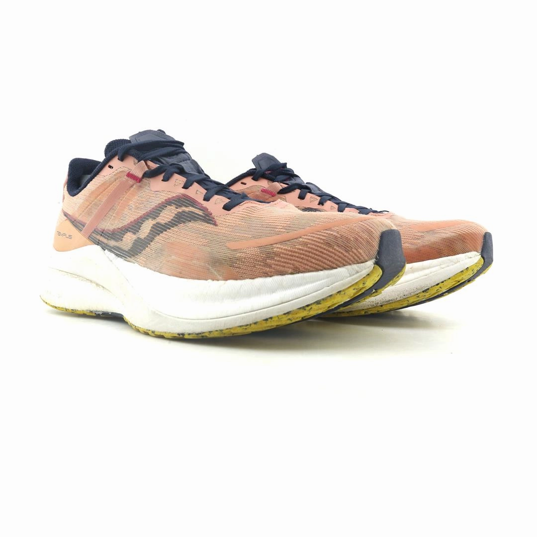 SAUCONY TEMPUS Saucony running shoe close-ups