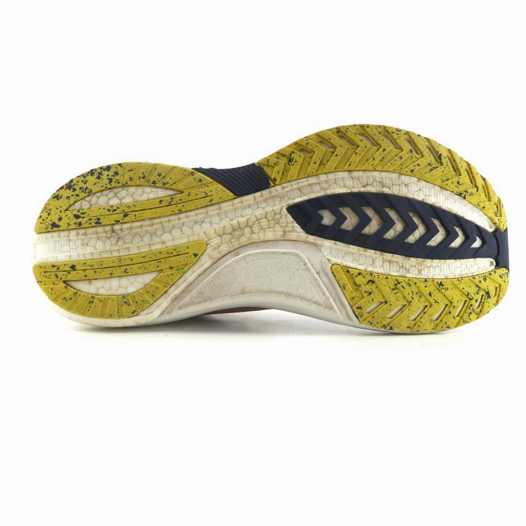 SAUCONY TEMPUS Saucony running shoe close-ups