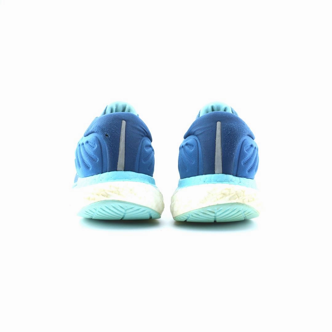 SAUCONY TRIUMPH 17 Saucony running shoe close-ups