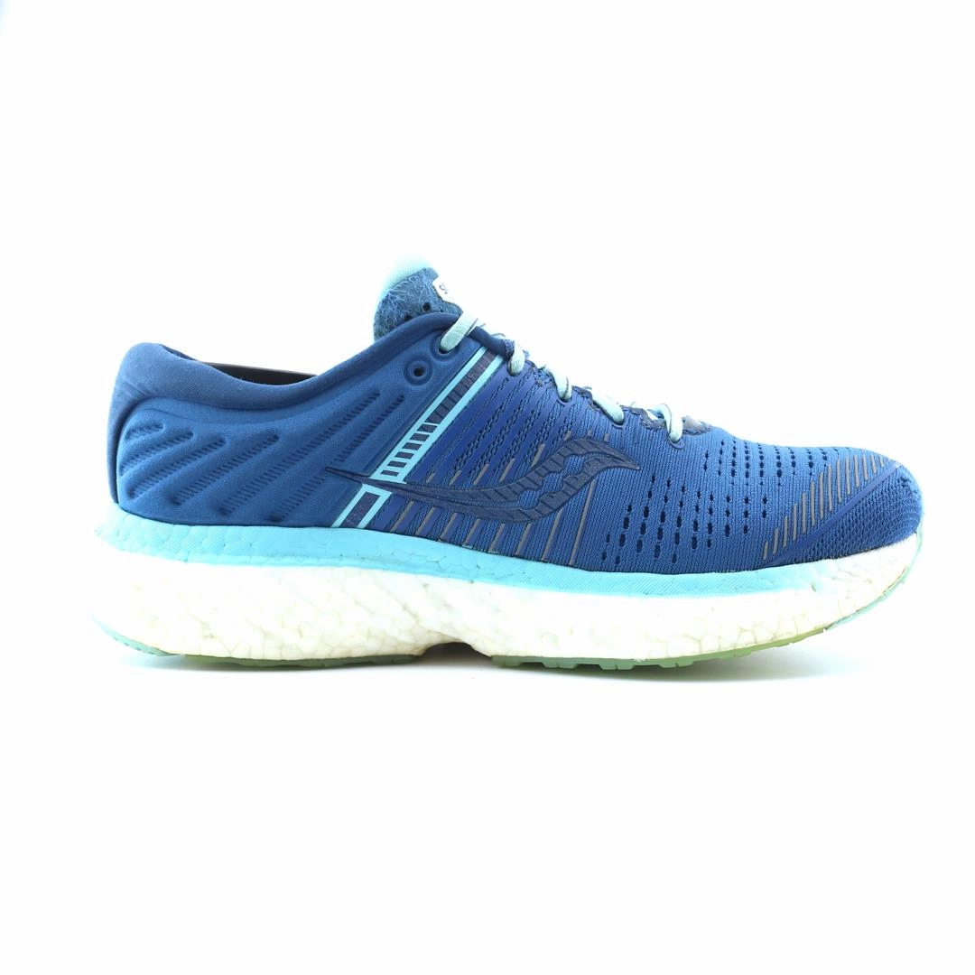 SAUCONY TRIUMPH 17 Saucony running shoe close-ups