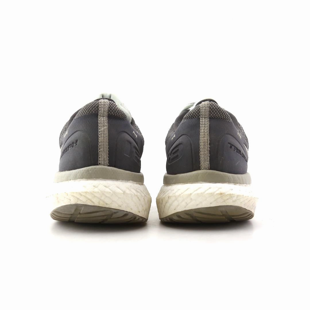 SAUCONY TRIUMPH 18 Saucony casual footwear looks
