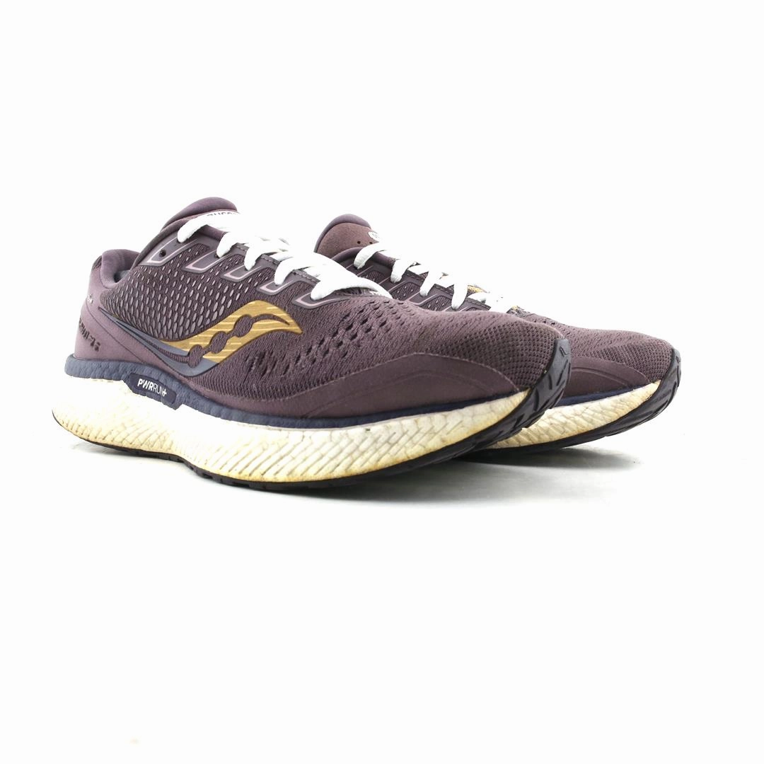 SAUCONY TRIUMPH 18 Saucony casual footwear looks