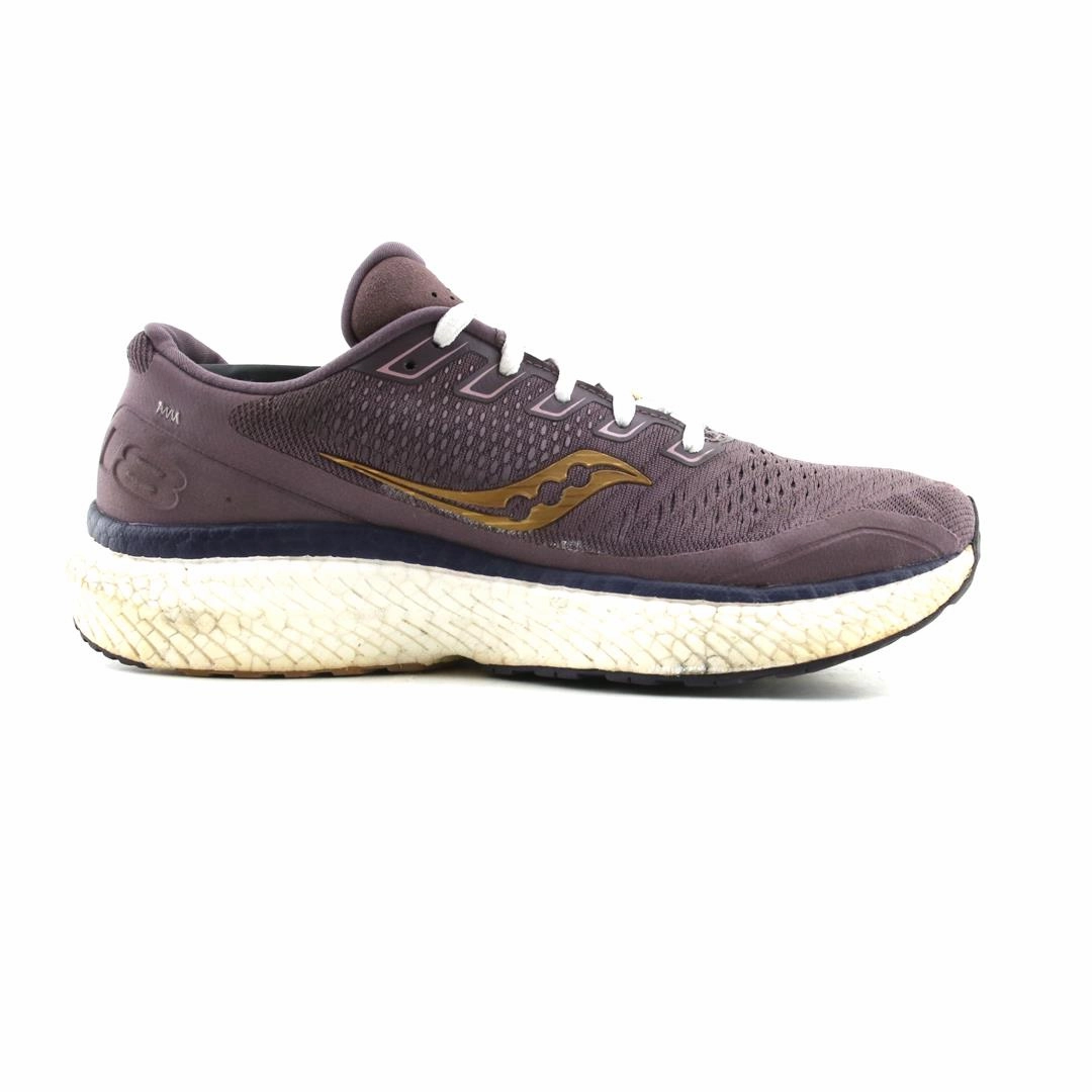 SAUCONY TRIUMPH 18 Saucony casual footwear looks