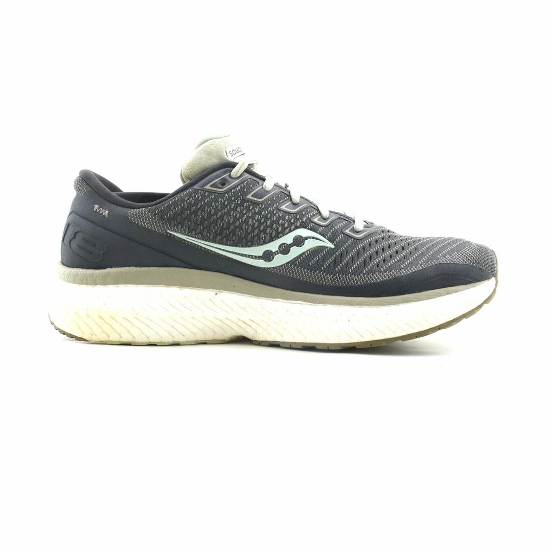 SAUCONY TRIUMPH 18 Saucony casual footwear looks