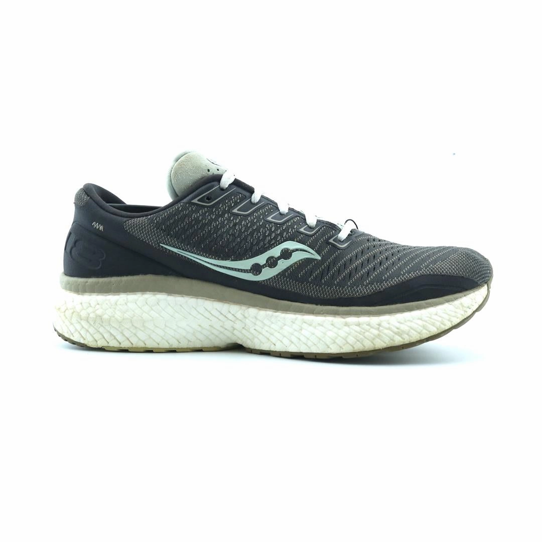 SAUCONY TRIUMPH 18 Saucony running shoe close-ups