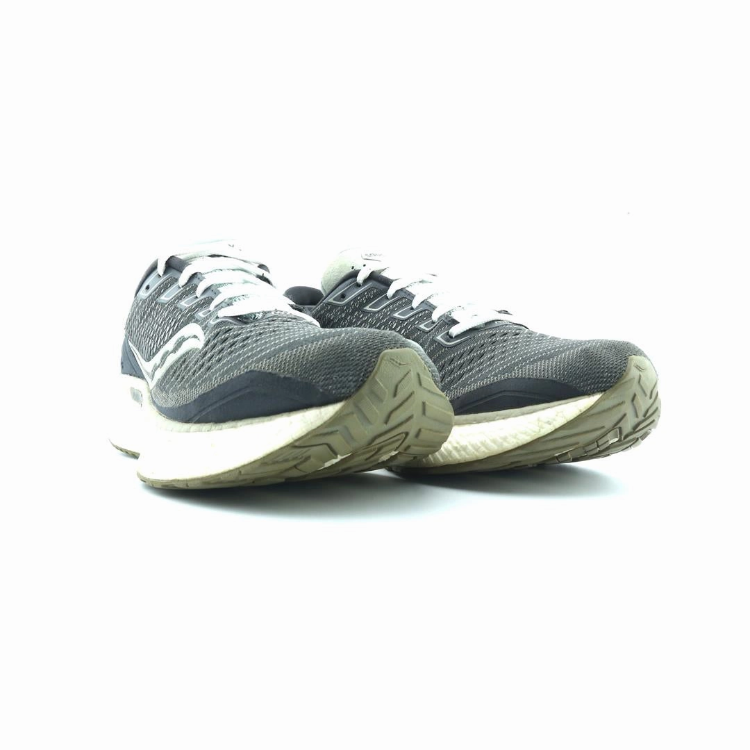 SAUCONY TRIUMPH 18 Saucony running shoe close-ups