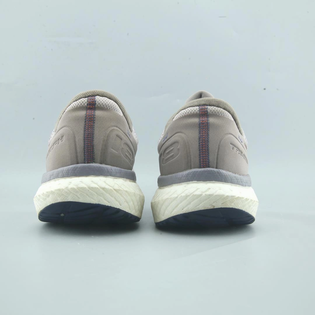 SAUCONY TRIUMPH 18 Saucony sport shoe imagery