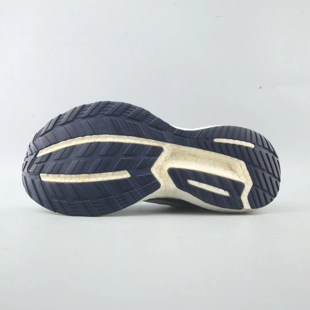 SAUCONY TRIUMPH 18 Saucony sport shoe imagery