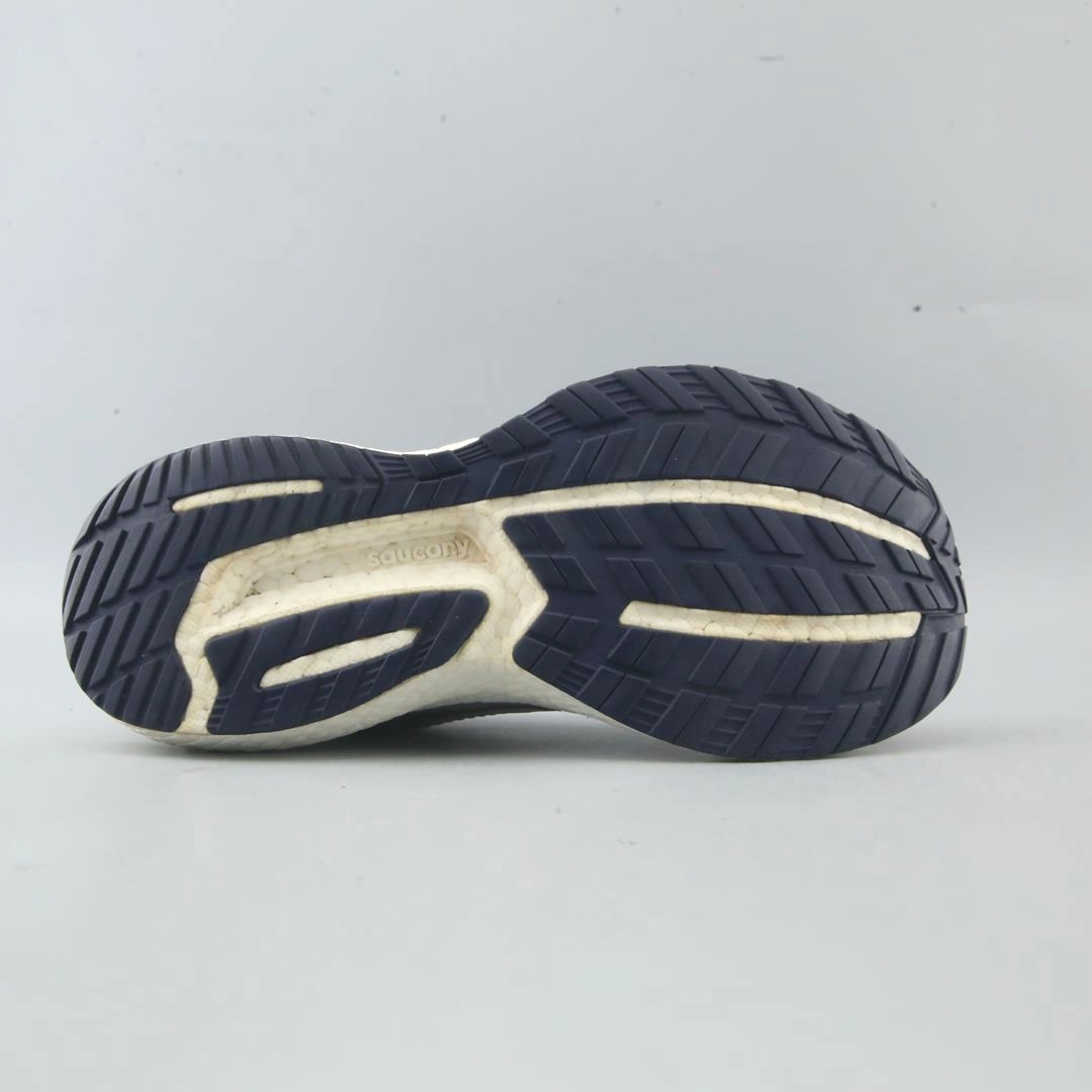 SAUCONY TRIUMPH 18 Saucony sport shoe imagery