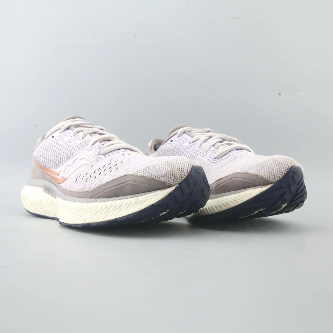 SAUCONY TRIUMPH 18 Saucony sport shoe imagery