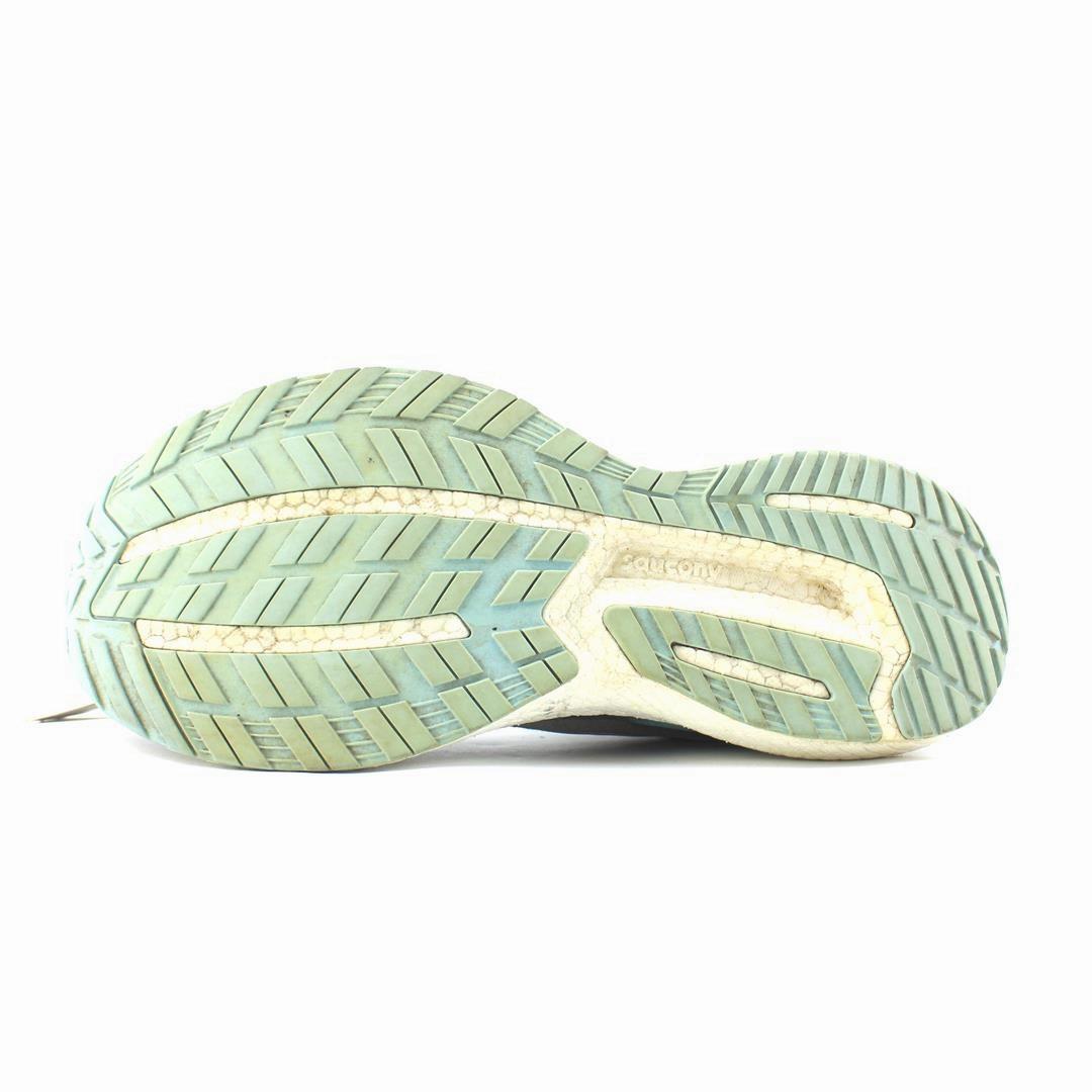 SAUCONY TRIUMPH 19 Saucony casual footwear looks