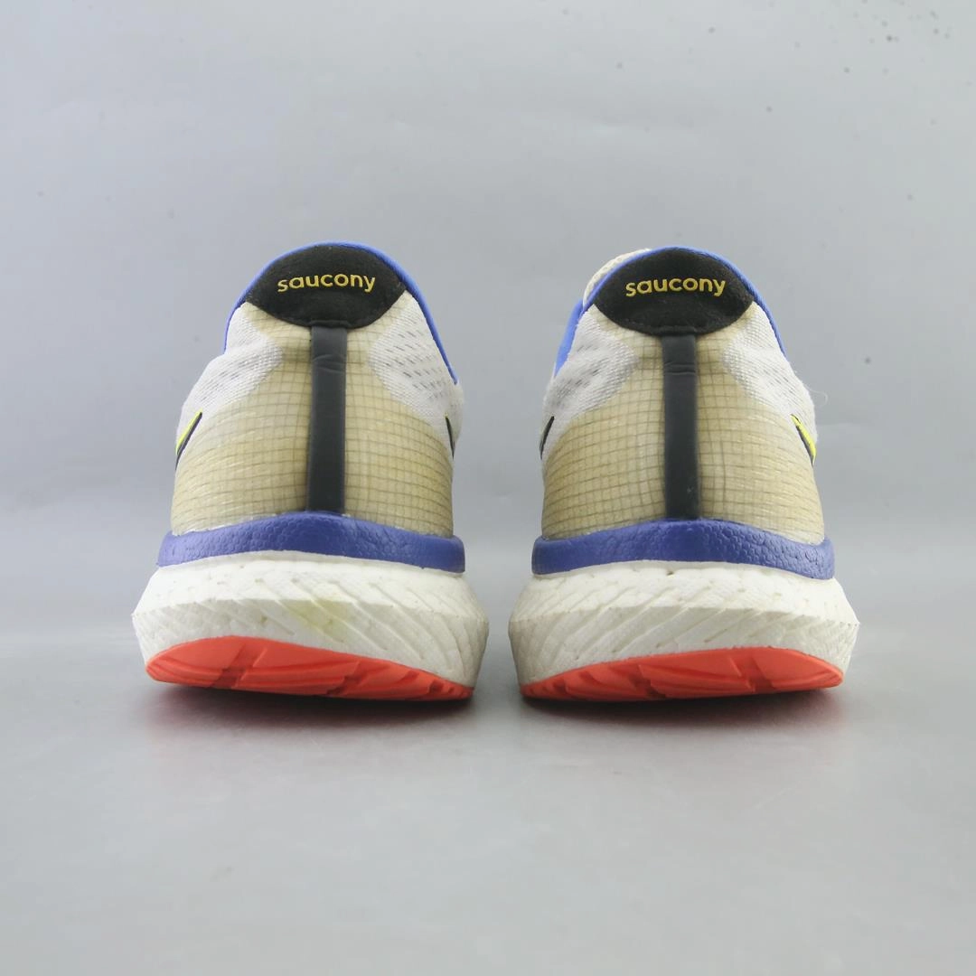 SAUCONY TRIUMPH 19 Saucony running shoe close-ups