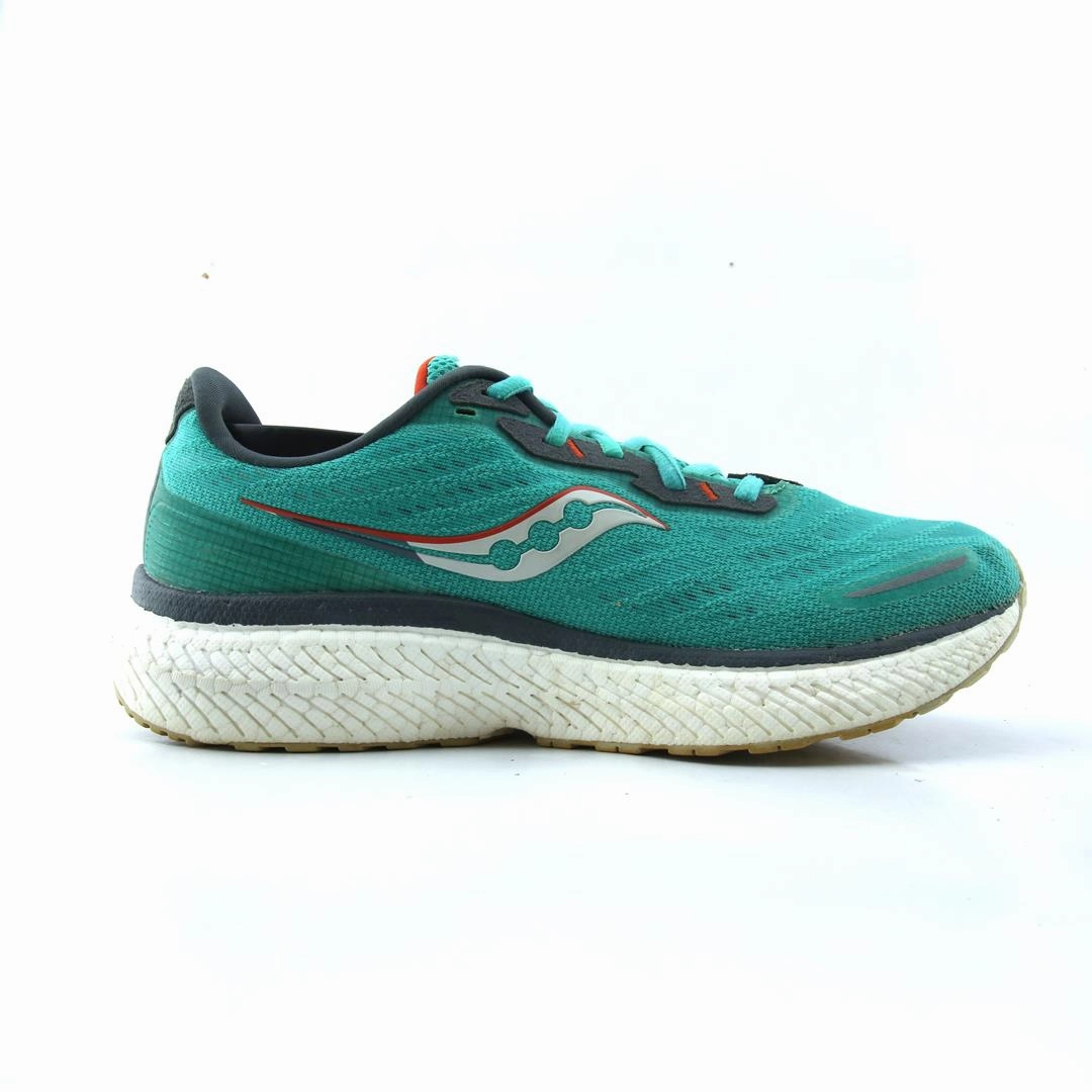 SAUCONY TRIUMPH 19 Saucony running shoe close-ups