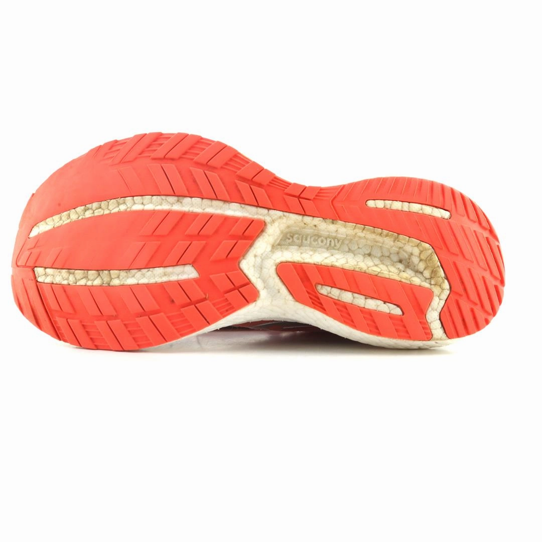 SAUCONY TRIUMPH 19 Saucony running shoe close-ups