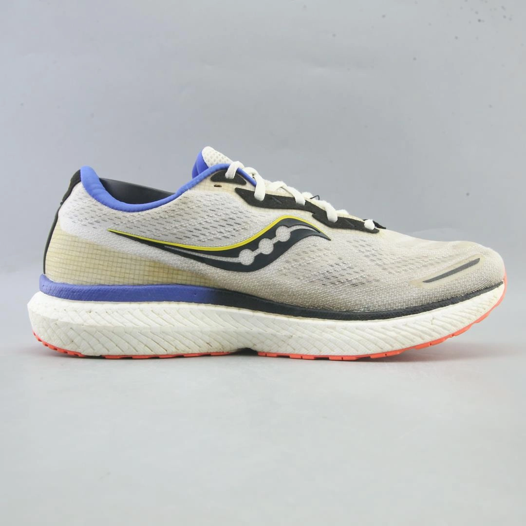 SAUCONY TRIUMPH 19 Saucony running shoe close-ups