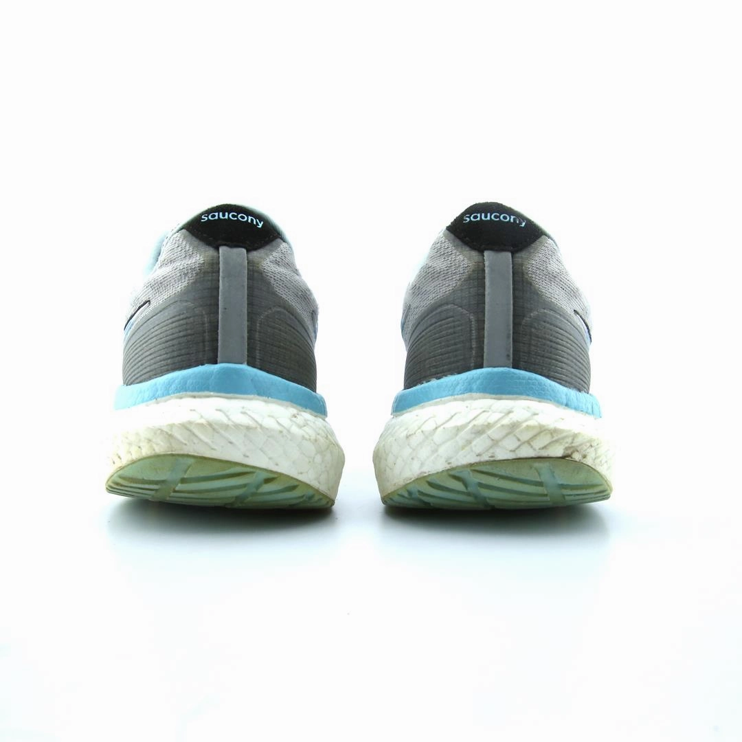 SAUCONY TRIUMPH 19 Saucony running shoe close-ups