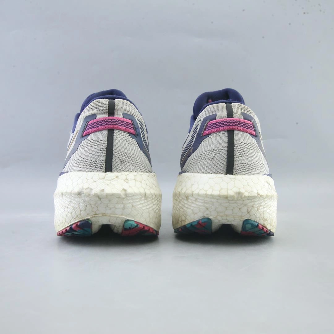 SAUCONY TRIUMPH 20 Saucony running shoe close-ups