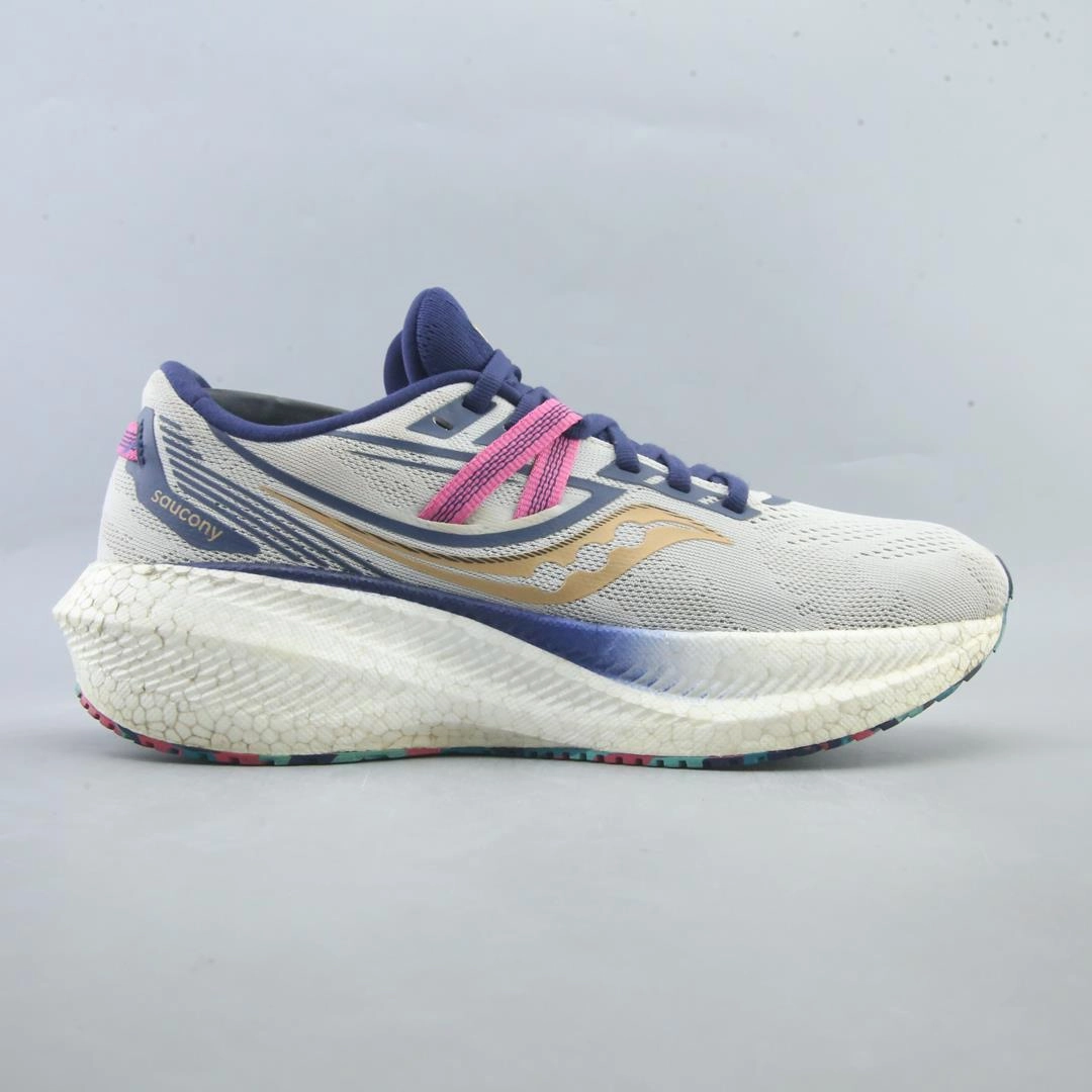 SAUCONY TRIUMPH 20 Saucony running shoe close-ups
