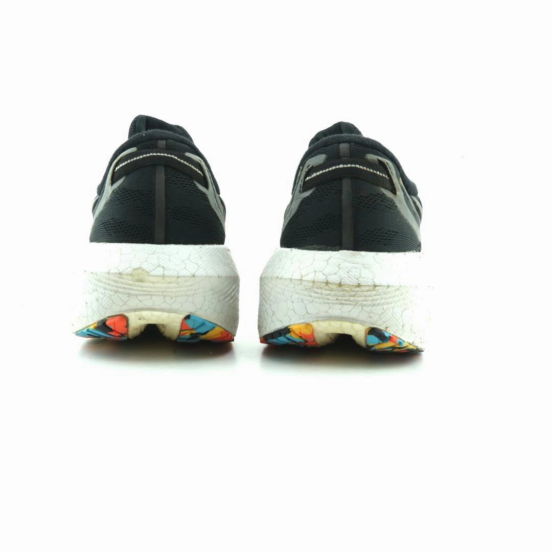 SAUCONY TRIUMPH 20 Saucony sport shoe imagery