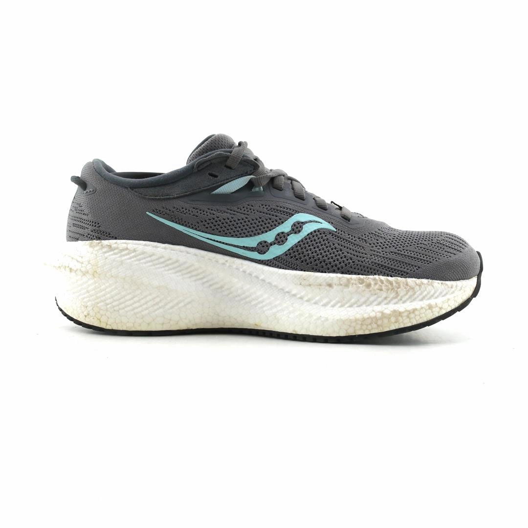 SAUCONY TRIUMPH 21 Saucony casual footwear looks