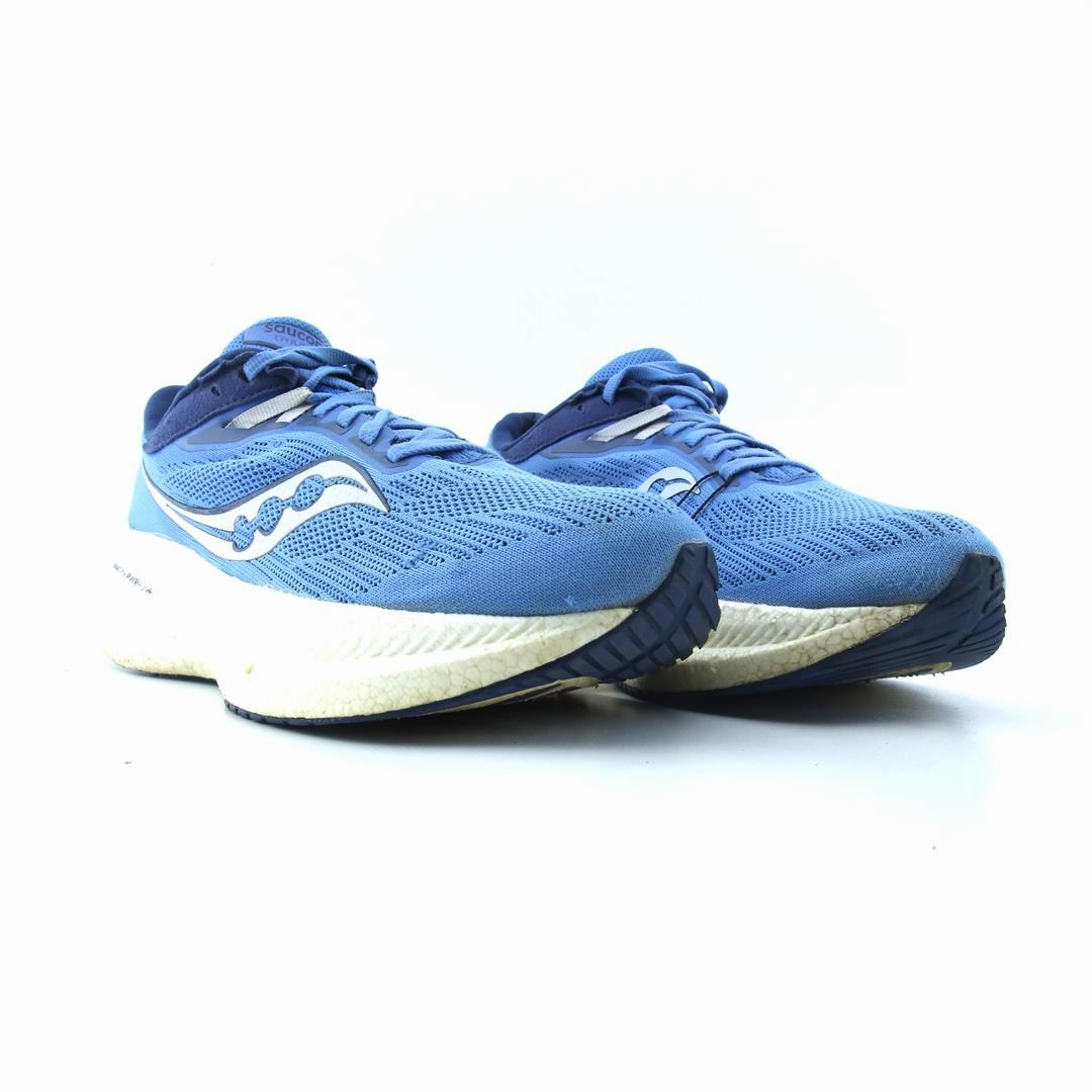 SAUCONY TRIUMPH 21 Saucony running shoe close-ups
