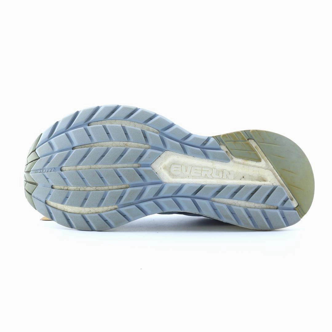 SAUCONY TRIUMPH ISO Saucony running shoe close-ups