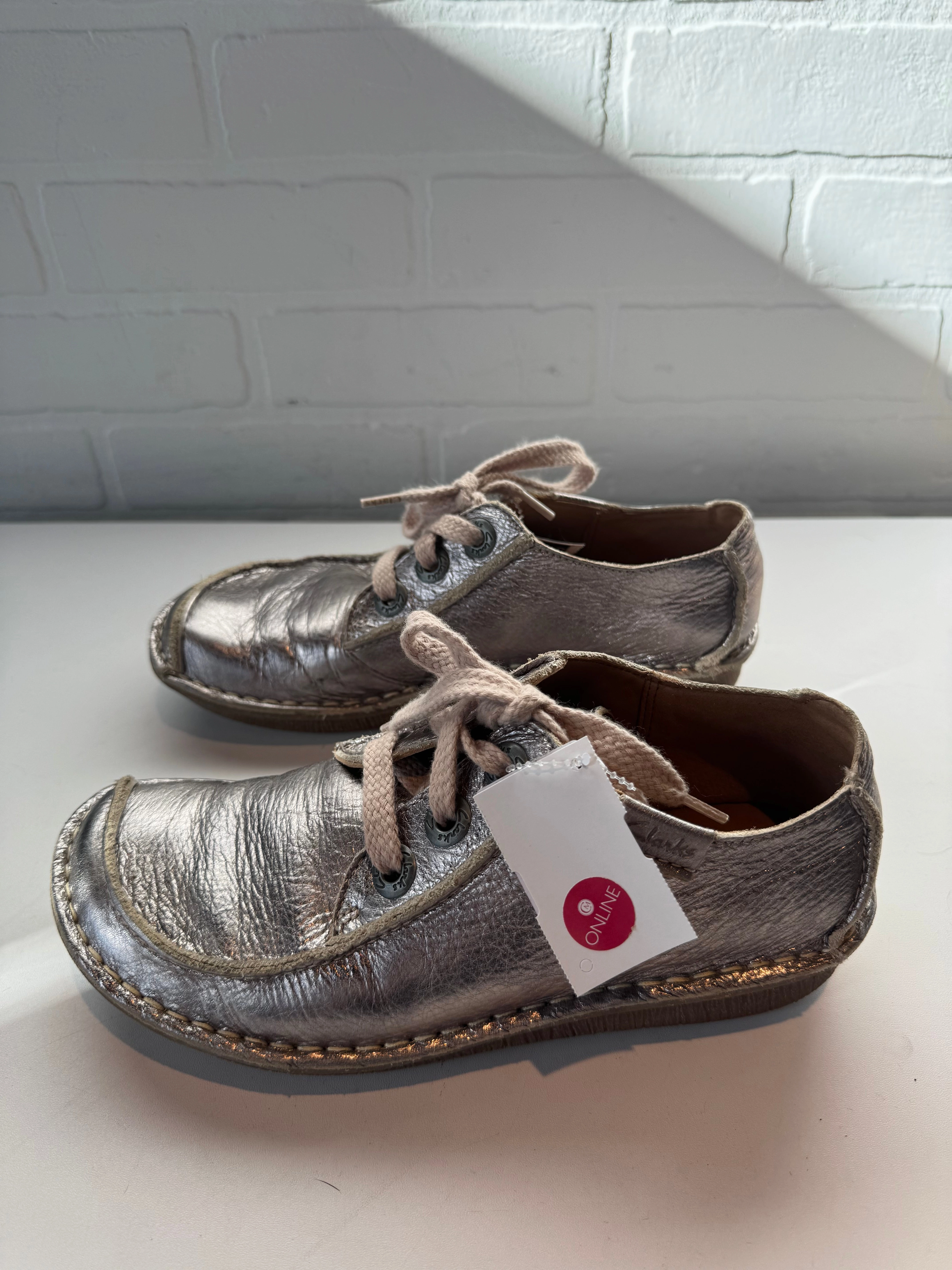 Shoes Flats By Clarks In Bronze, Size: 7.5 Leather Footwear