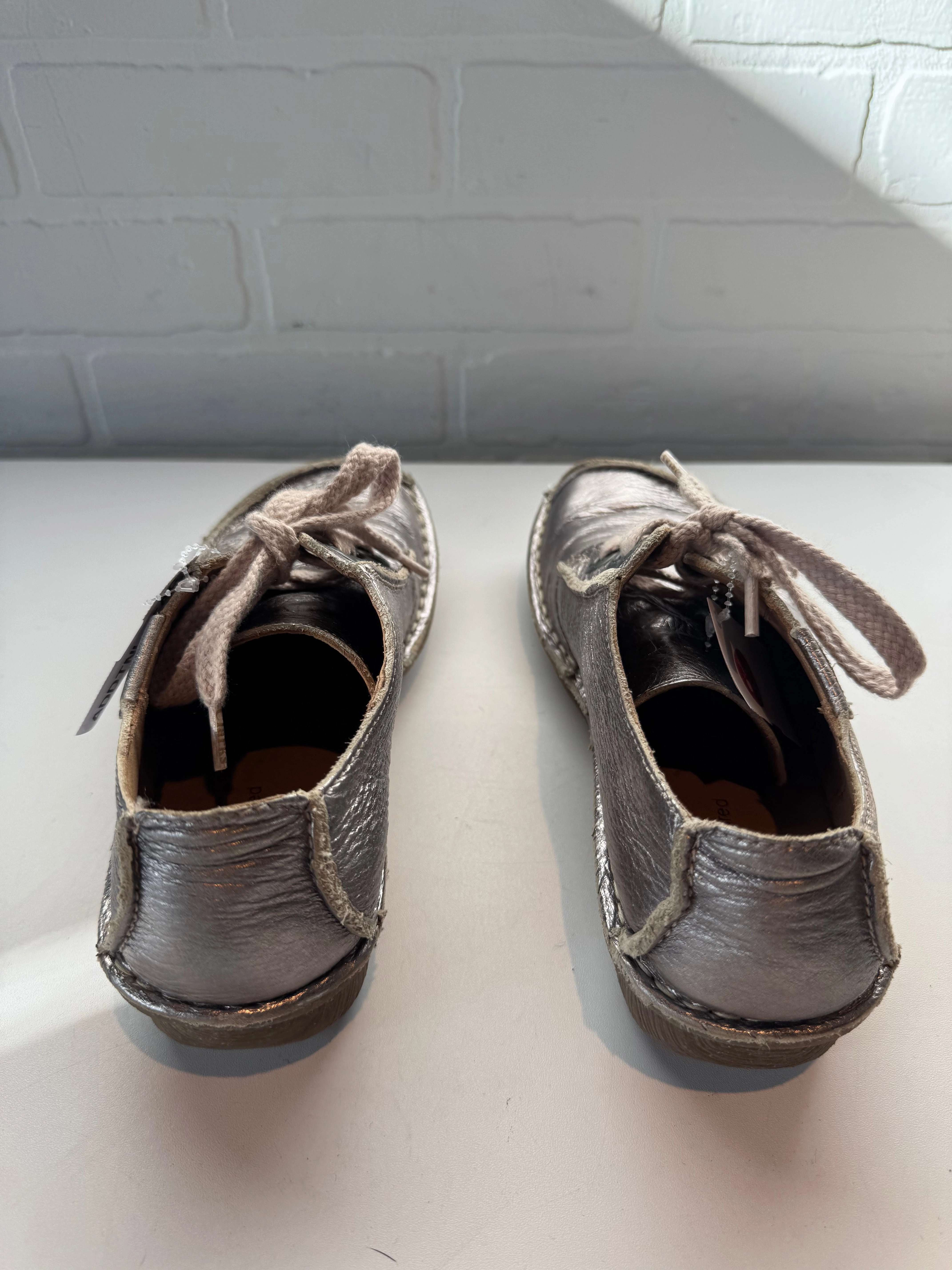 Shoes Flats By Clarks In Bronze, Size: 7.5 Leather Footwear