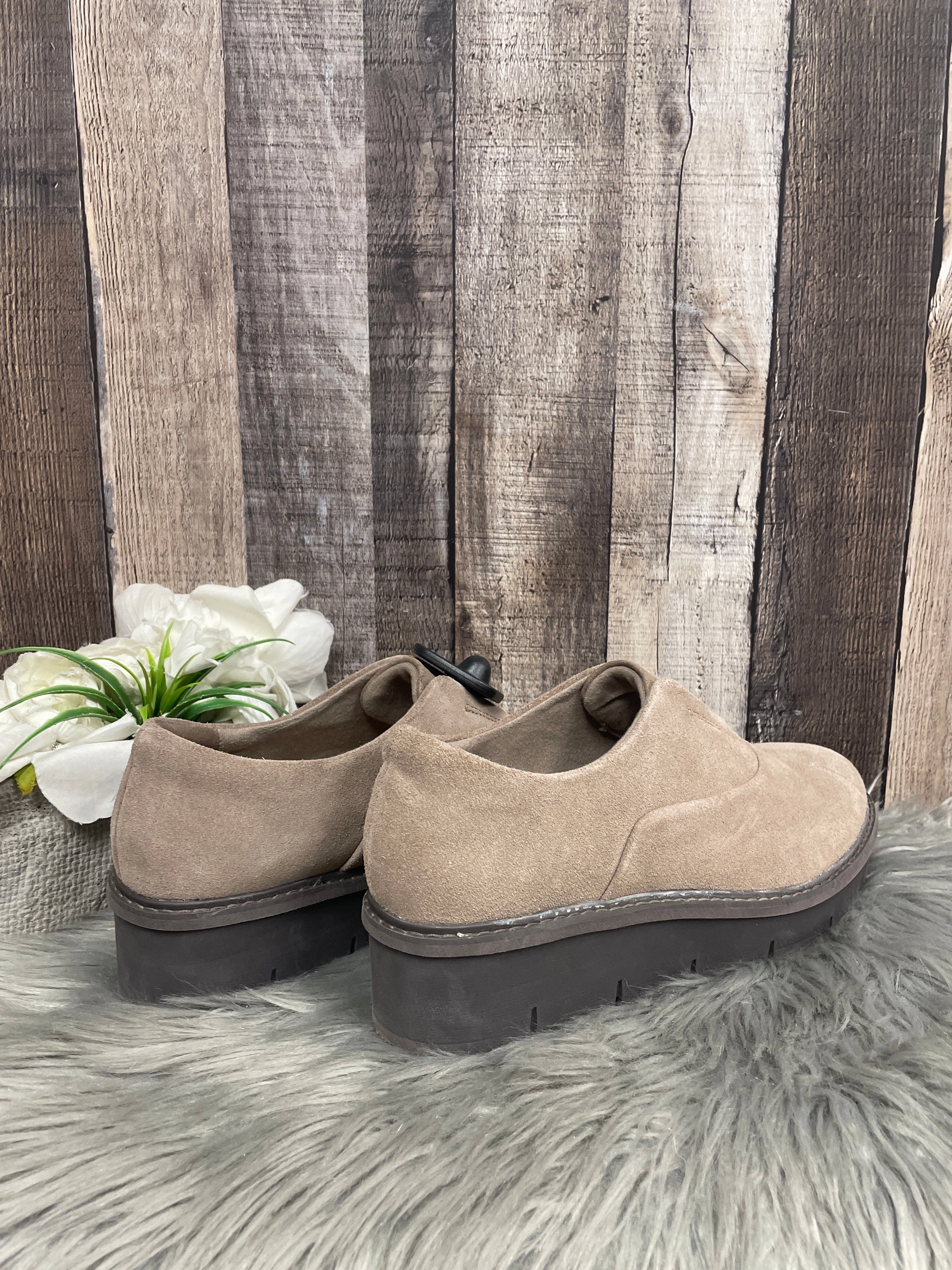 Shoes Flats By Clarks In Brown, Size: 10 Leather Footwear