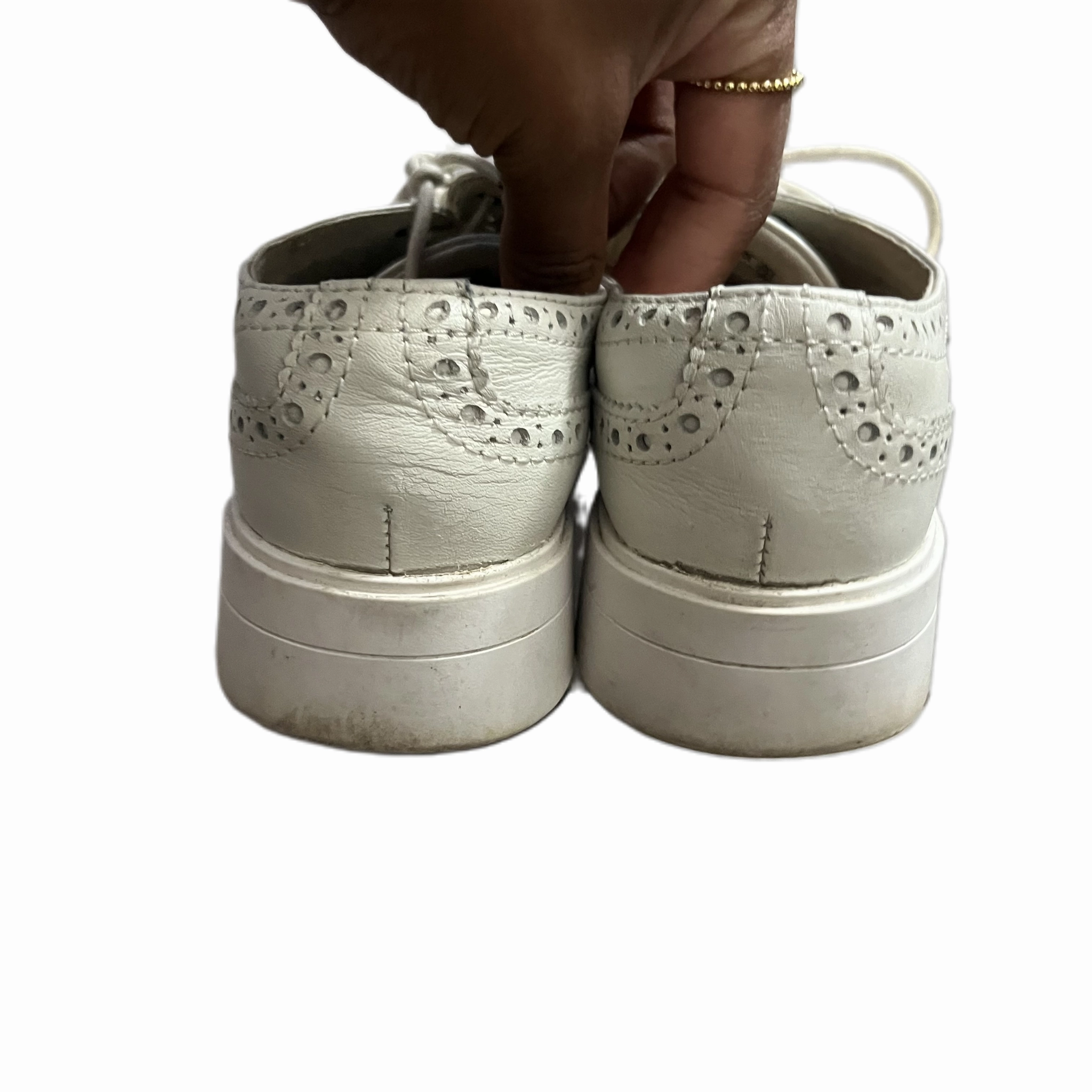 Shoes Flats By Clarks In Cream, Size: 6 Leather Footwear