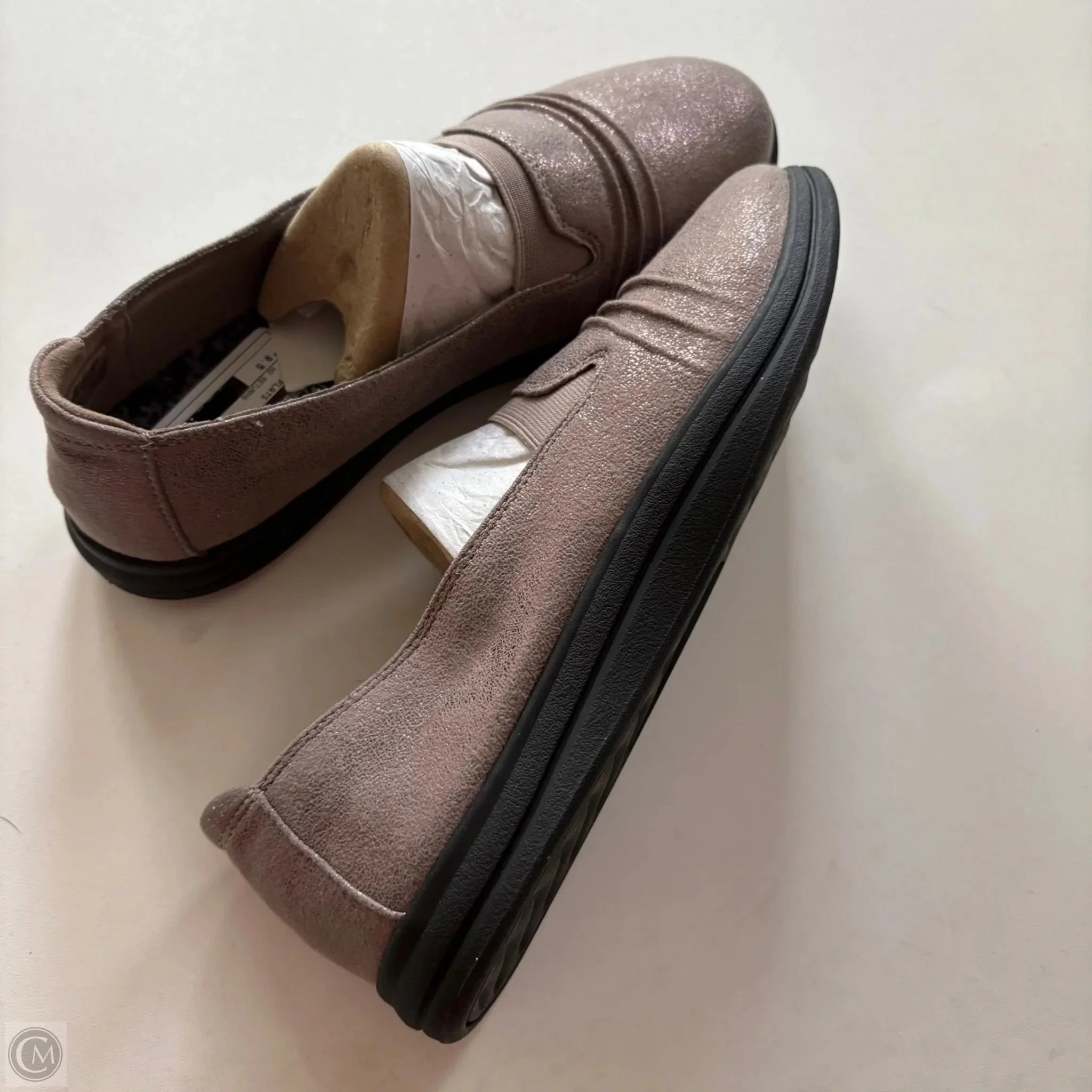 Shoes Flats By Clarks In Gold, Size: 9.5 Leather Footwear