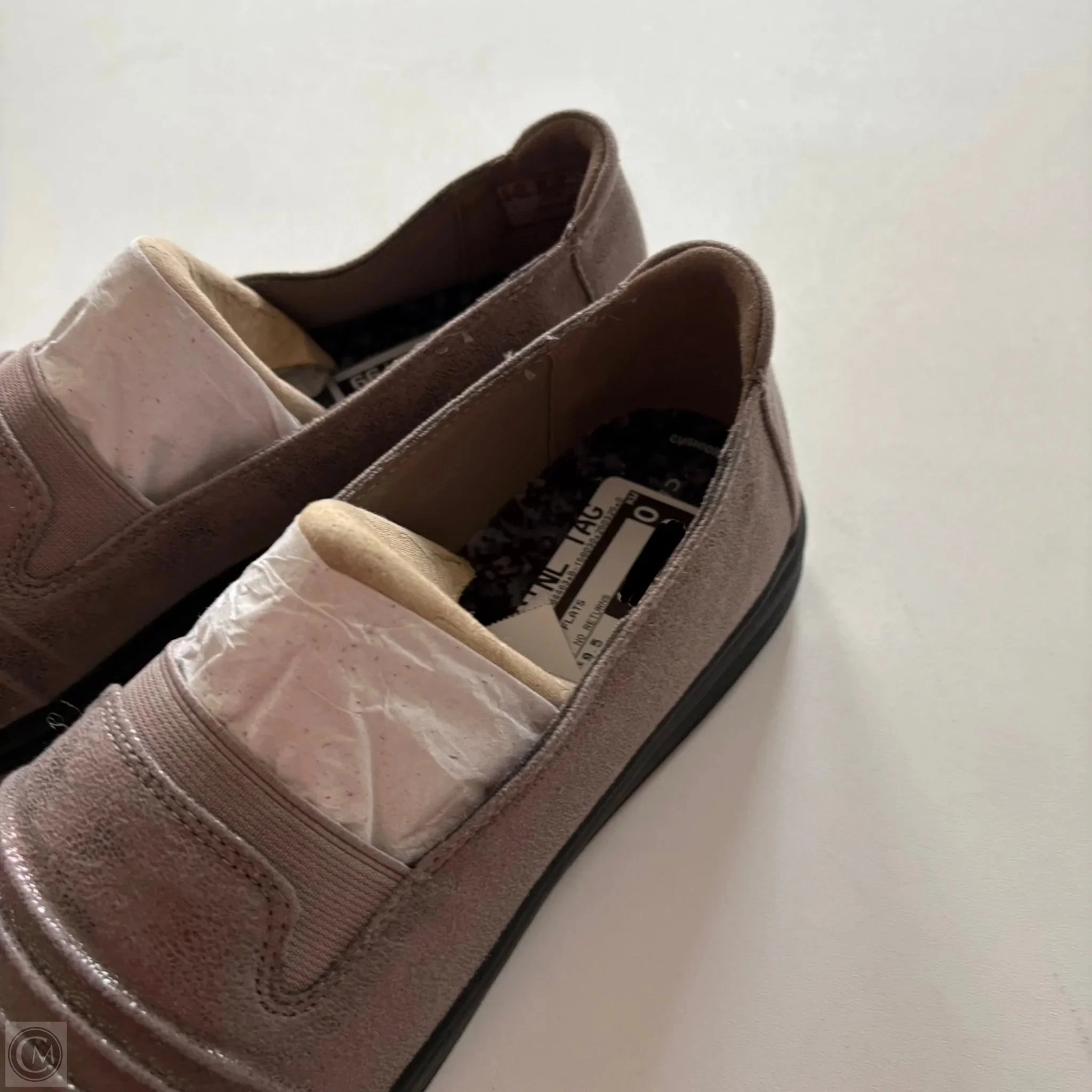 Shoes Flats By Clarks In Gold, Size: 9.5 Leather Footwear
