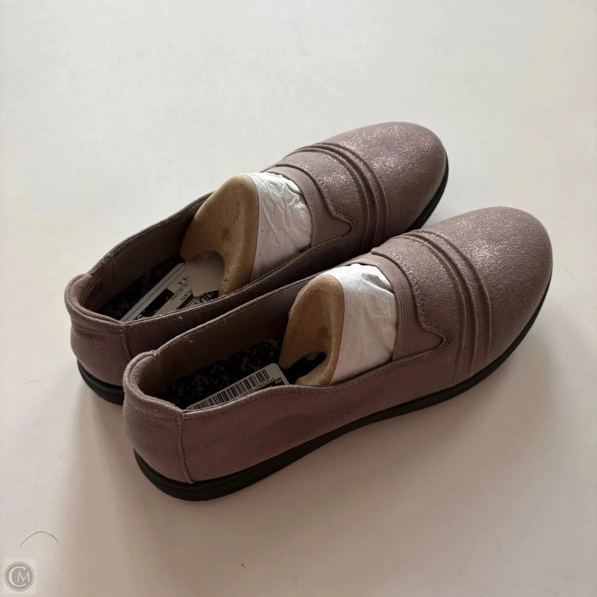 Shoes Flats By Clarks In Gold, Size: 9.5 Leather Footwear