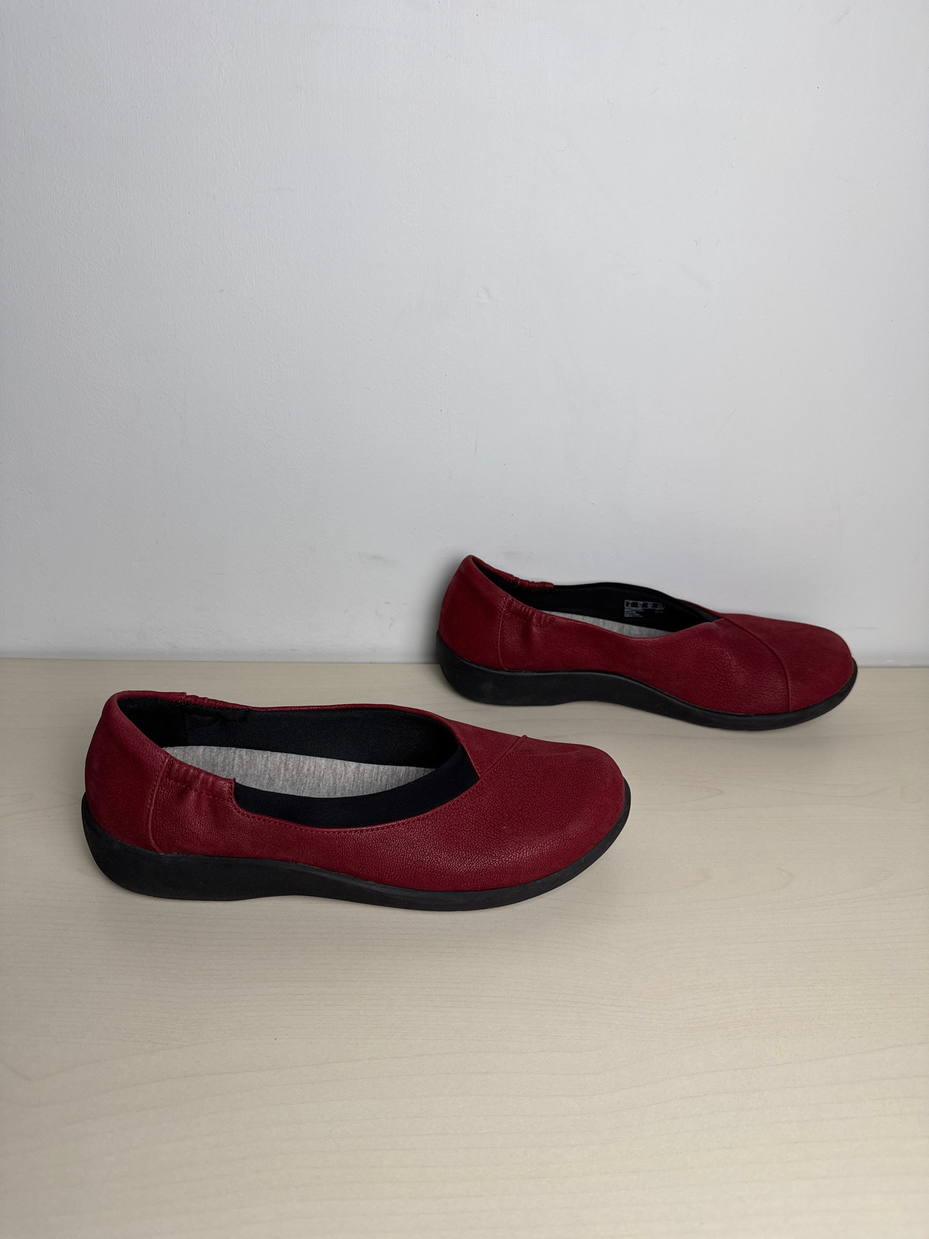 Shoes Flats By Clarks In Red, Size: 8.5 Leather Footwear